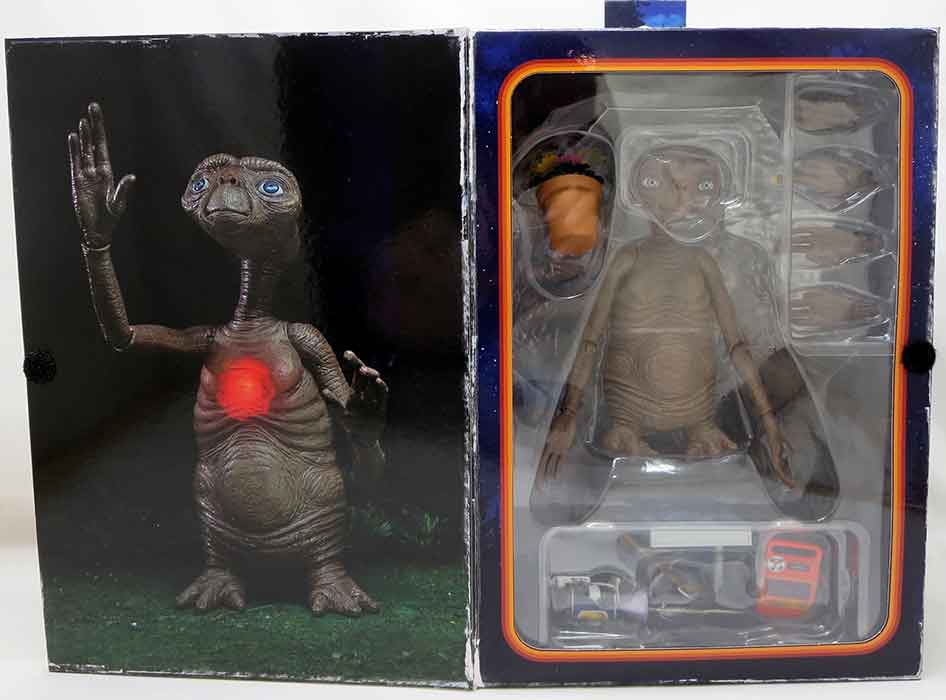 Neca: E.T. Ultimates 5 Inch Action Figure - E.T. Light Up Deluxe