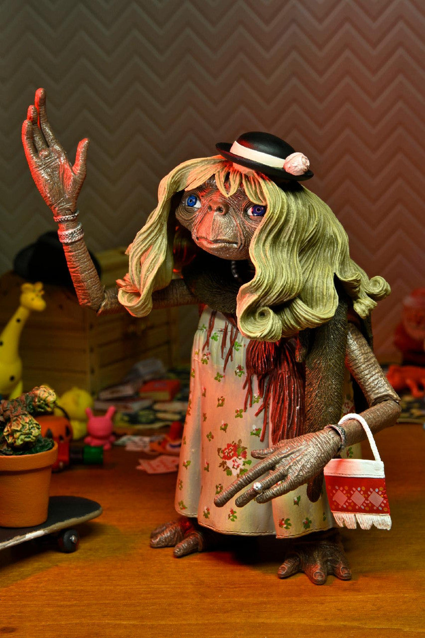 NECA: E.T. The Extra-Terrestrial 40th Anniversary - 7" Scale Action Figure - Ultimate Dress Up E.T.