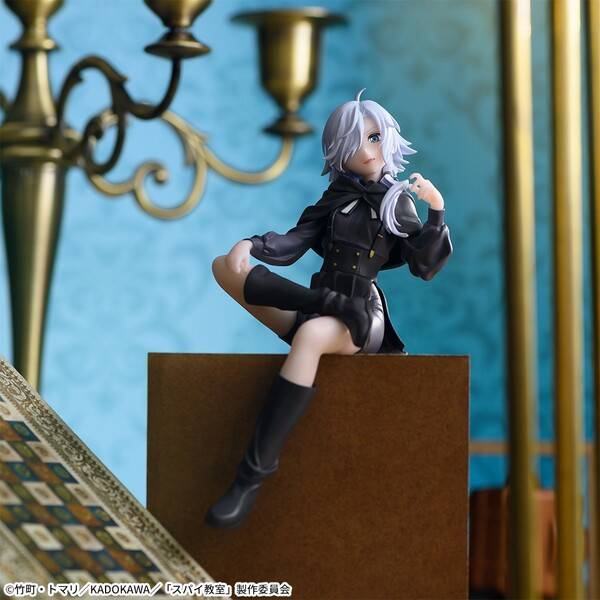 SPY CLASSROOM PM Perching Figure - Monika