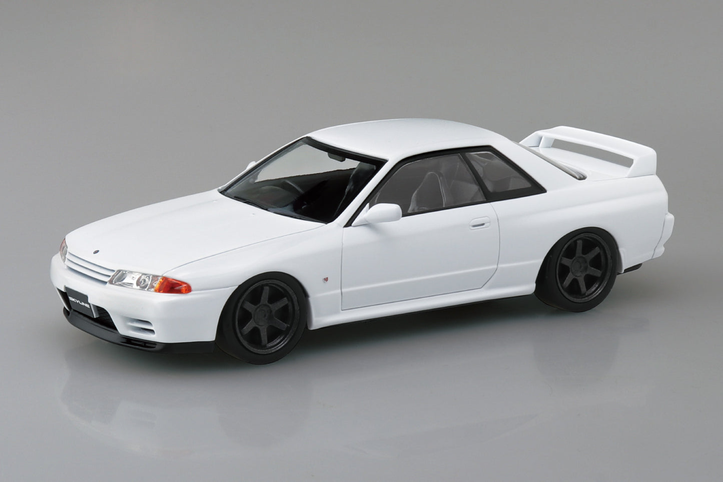 Nissan R32 Skyline GT-R Custom Wheel (Crystal White) - 1/32 Scale Model Kit