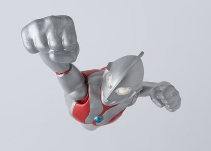 S.H. Figuarts: Ultraman - Ultraman