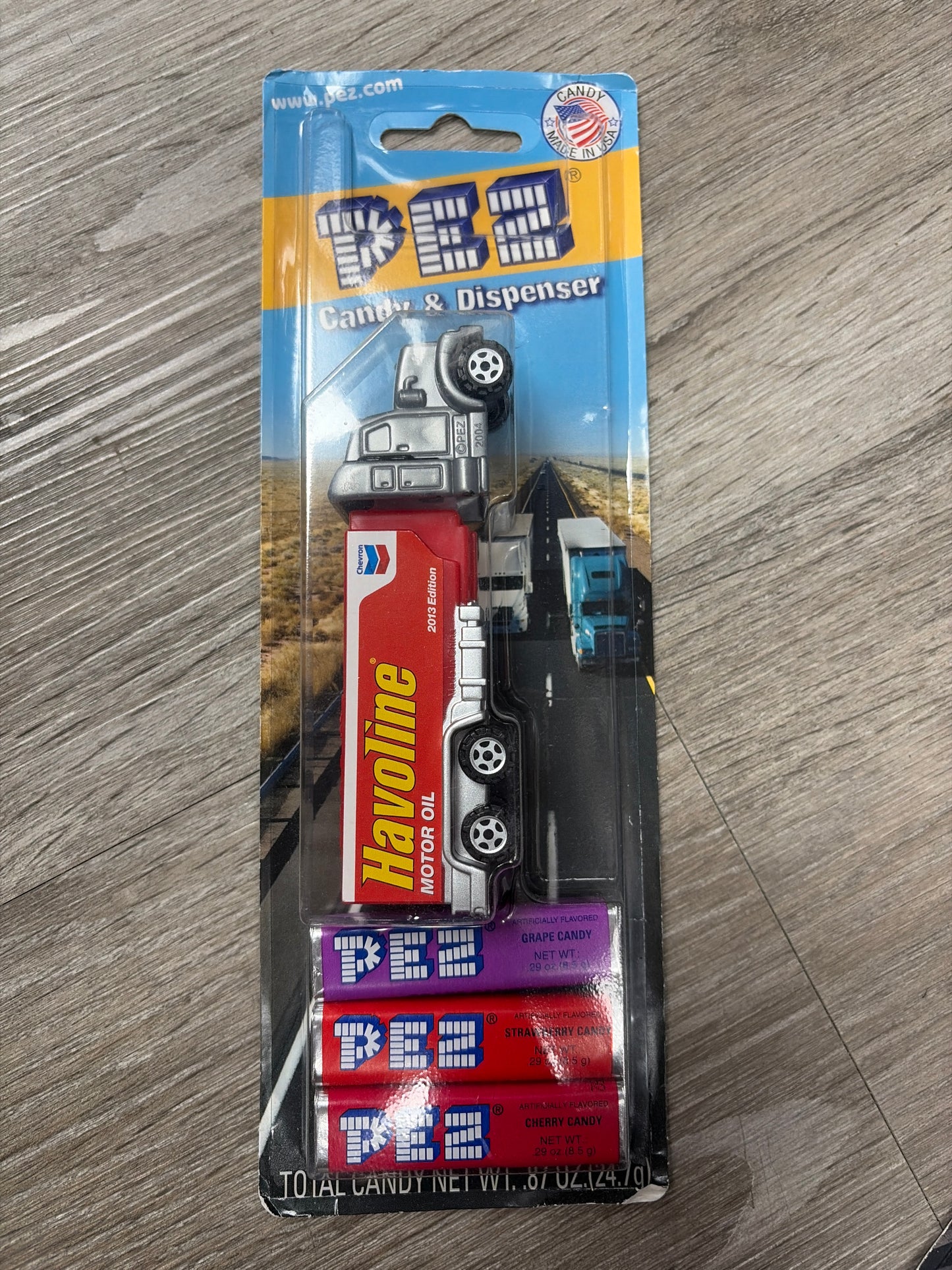 Havoline Motor Oil PEZ Dispenser Truck Hauler Big Rig On Card Retired