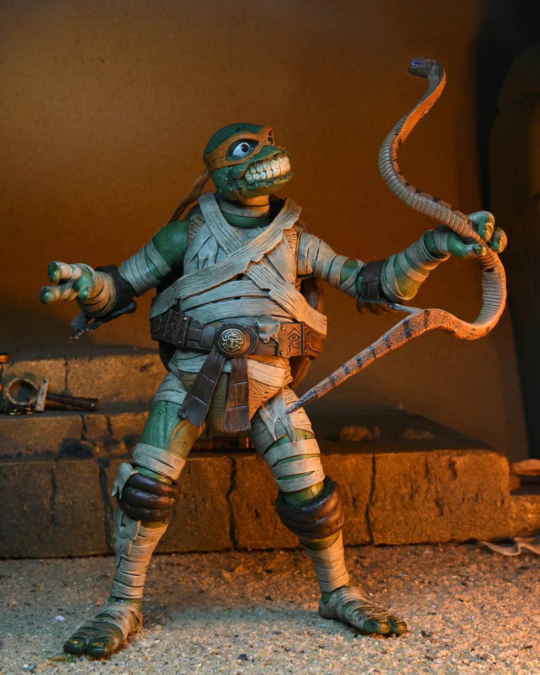 Universal Monsters x Teenage Mutant Ninja Turtles: Michalangelo as The Mummy - 7" Ultimate Action Figure
