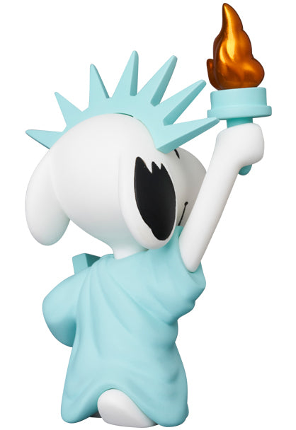 Peanuts: Statue of Liberty Snoopy #823 - Ultra Detail Figure