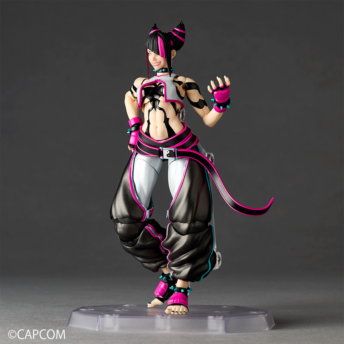 [Pre-Order] Street Fighter: Juli - Amazing Yamaguchi Revoltech Action Figure