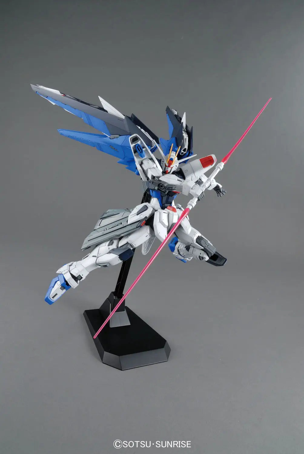 [Arriving Soon] Gundam SEED: Freedom Gundam (Ver. 2.0) - MG 1/100 Scale Model Kit - Videguy Collectibles