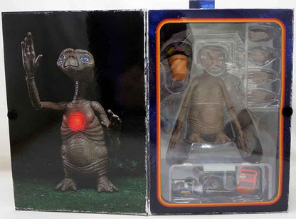 Neca: E.T. Ultimates 5 Inch Action Figure - E.T. Light Up Deluxe