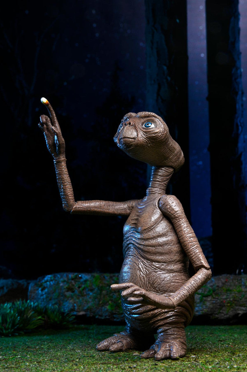 NECA: E.T. The Extra-Terrestrial 40th Anniversary - 7" Scale Action Figure - Ultimate E.T.
