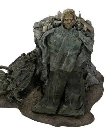 NECA Friday the 13th: The Game - Pamela Shrine - 7-Inch Diorama