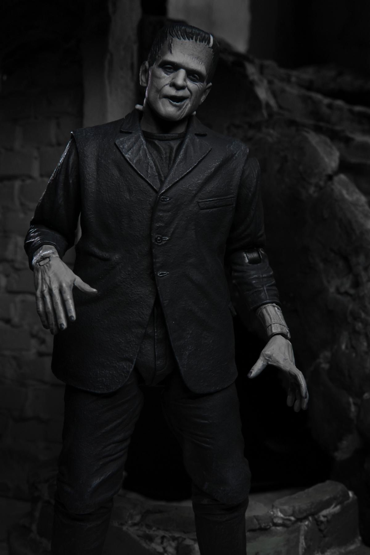 Universal Monsters: Ultimate Frankenstein's Monster (Black & White) - 7" Scale Action Figure