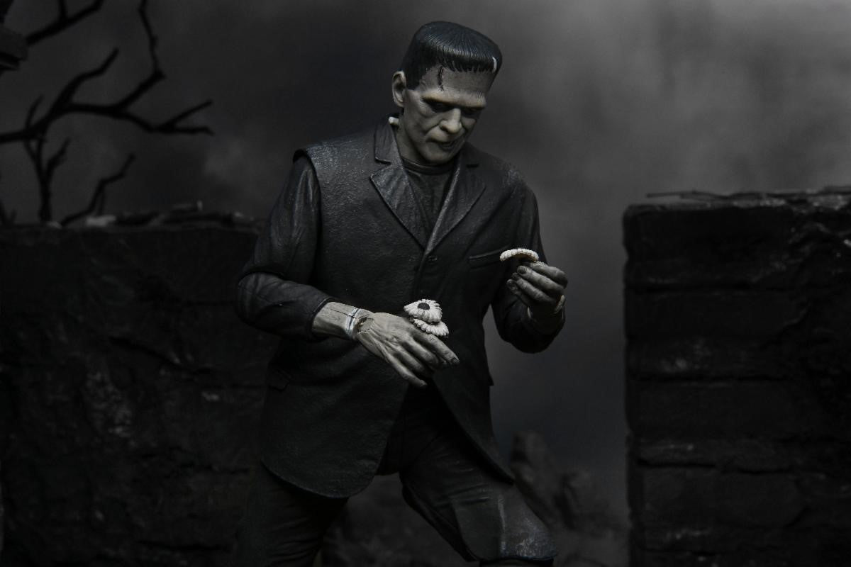 Universal Monsters: Ultimate Frankenstein's Monster (Black & White) - 7" Scale Action Figure