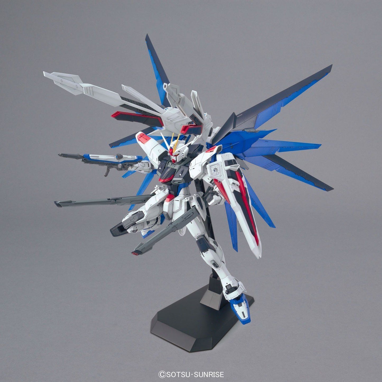 Bandai Spirits - Gundam Seed - Freedom Gundam - MG 1/100 Model Kit